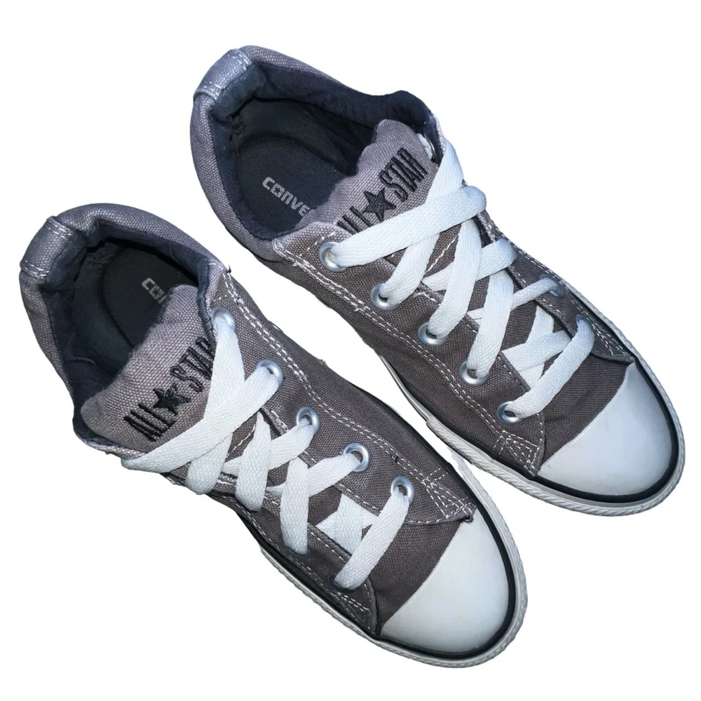 Converse Junior's Chuck Taylor Light Brown Low Top Lace Up Sneakers. Size 4
